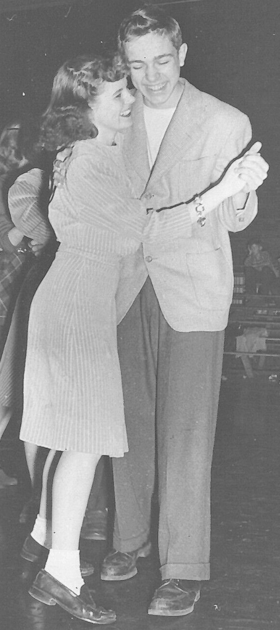5Y Photograph Young Man Woman Dancing Dance Floor 1950\'s Candid School Dance