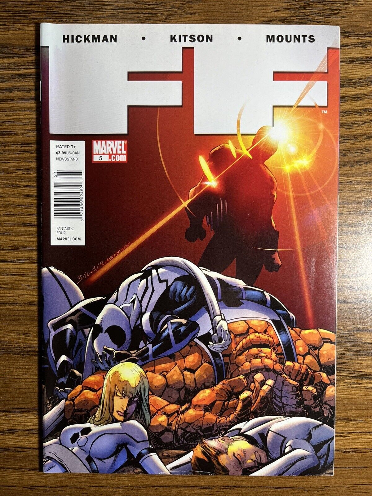 FF 5 EXTREMELY RARE NEWSSTAND VARIANT MARK BAGLEY COVER MARVEL COMICS 2011