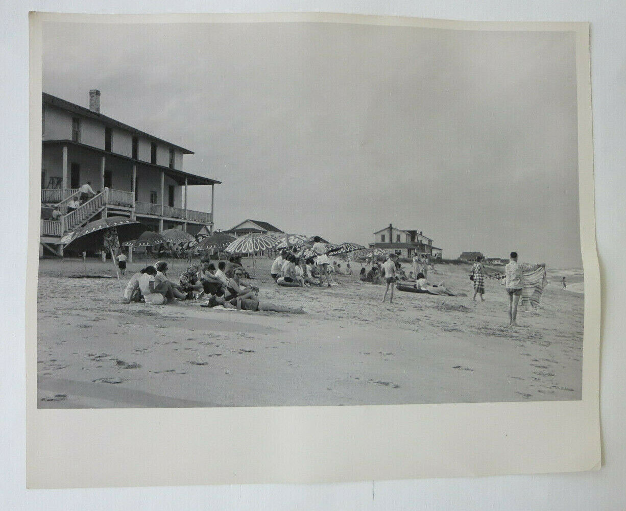 1948 Press 8 x 10 Photo Carolina Beach North Carolina People on Beach - Freeship