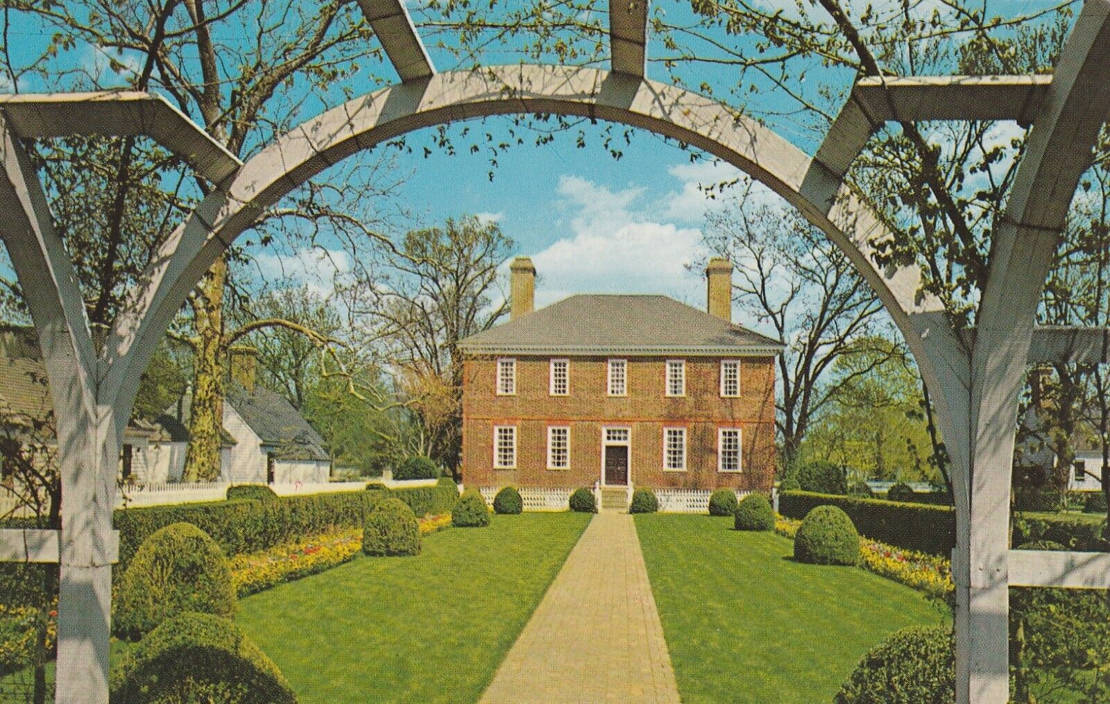 Vintage Postcard Williamsburg Virginia Wythe House Garden View Unposted Landmark