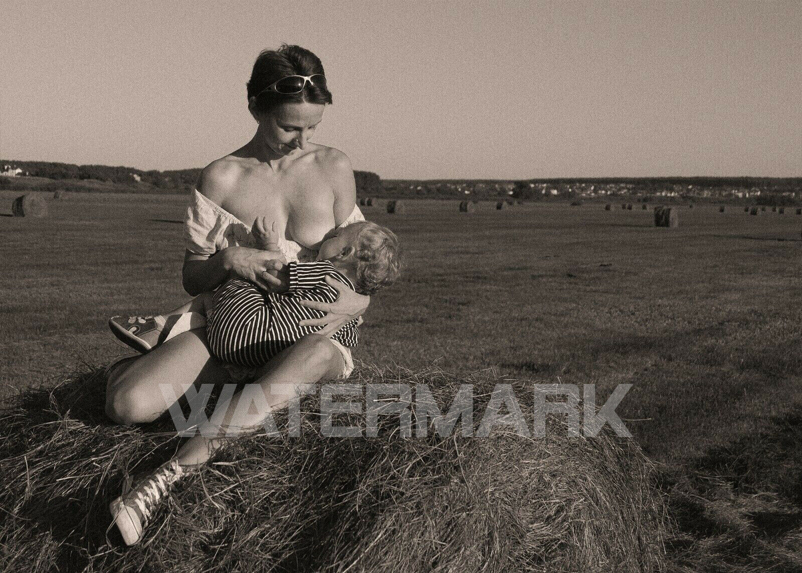 Pinup Photo Mother Son Breastfeeding Model Risque Original Paper 15*21 cm