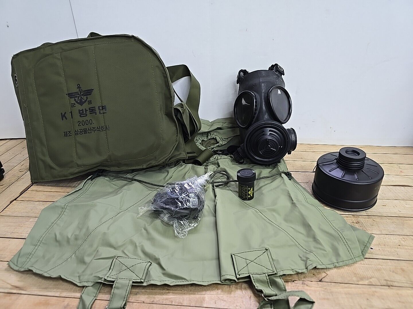 Korean M17 Tactical Military Gas Mask Respirator W/filter & Hood Bag/hood 1990\'s