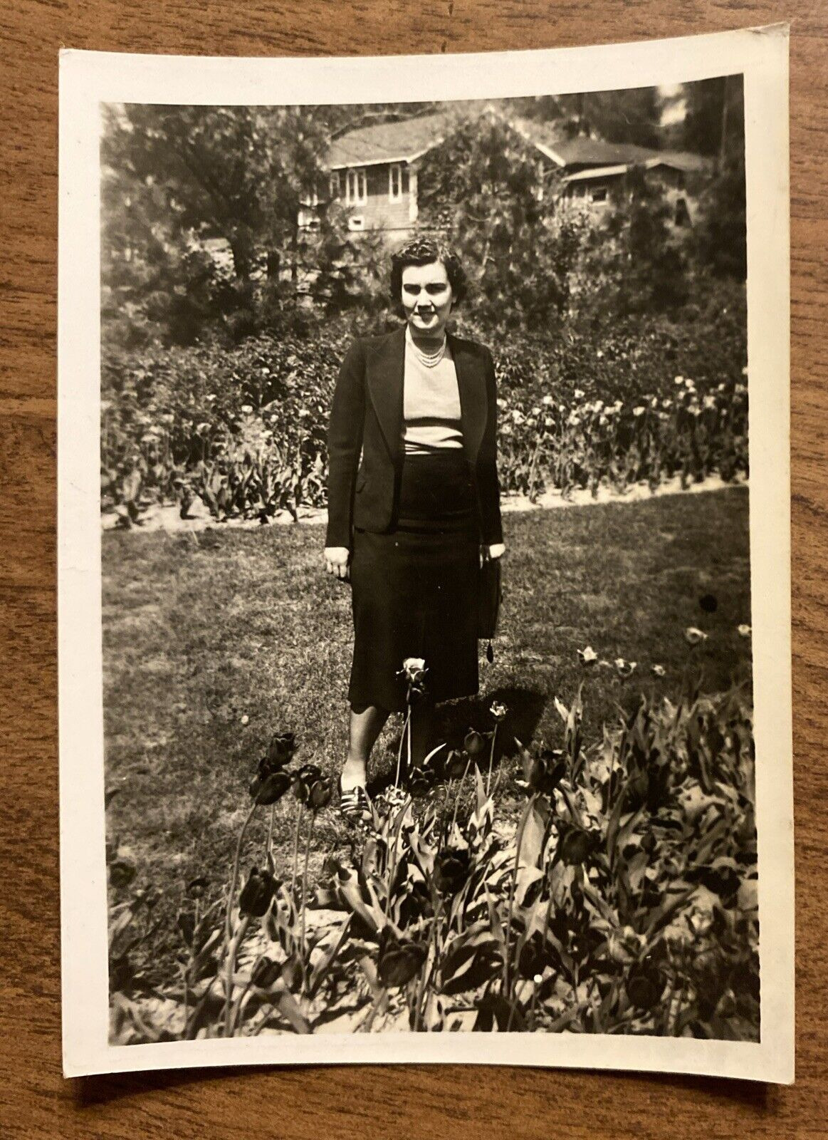 1940s Woman Lady Stylish Fashion Flowers Garden Original Snapshot Photo P8r13
