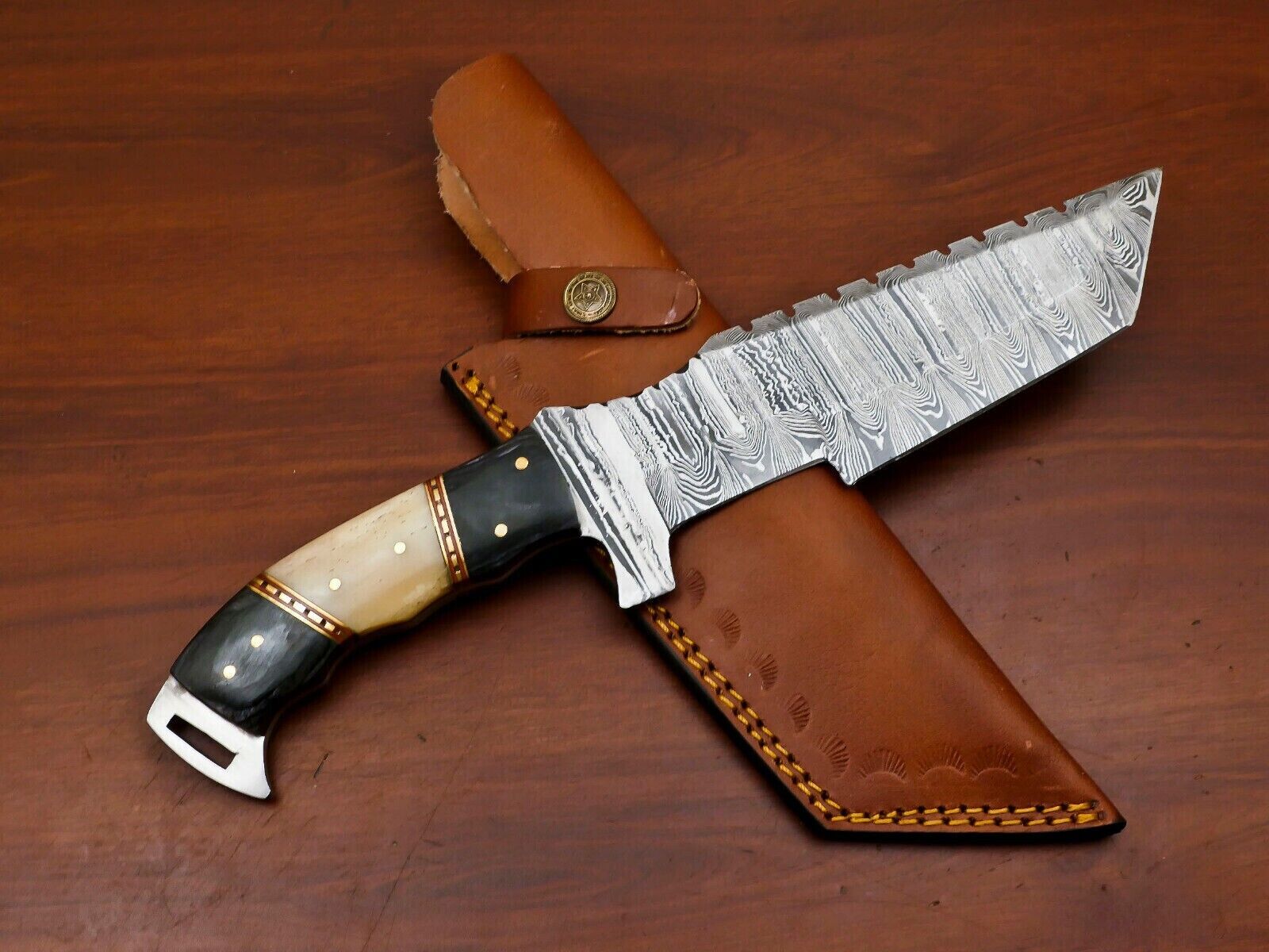 Custom Handmade Damascus Tracker Hunting Knife - Durable Blade, Ergonomic Handle