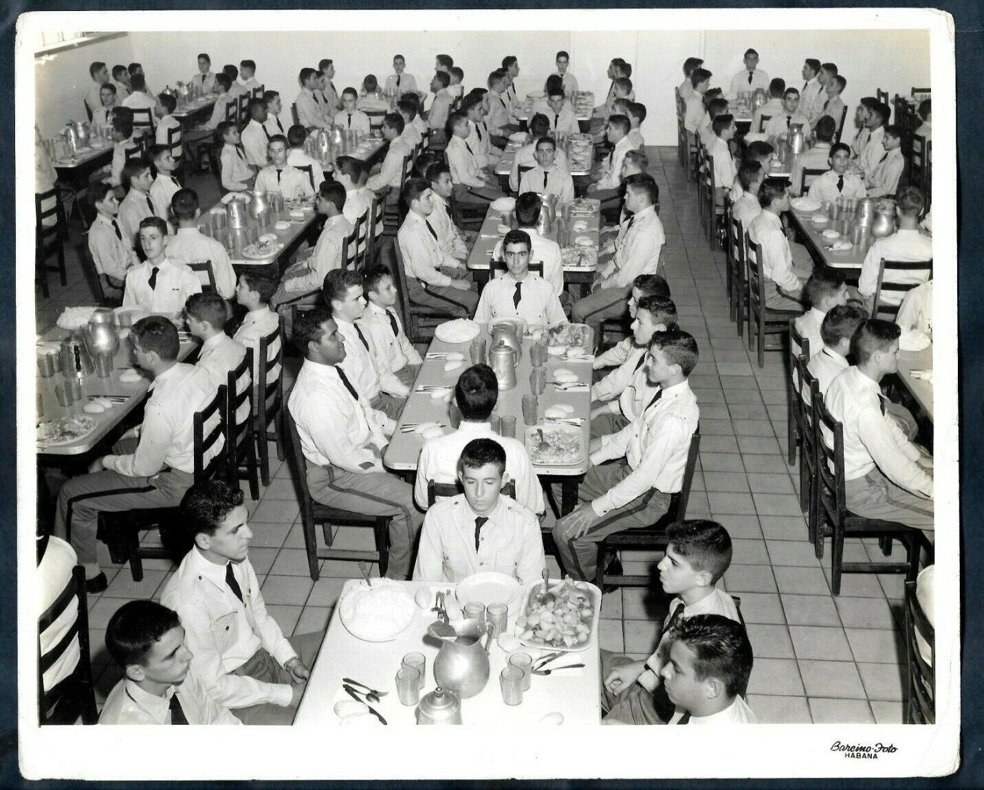 CUBAN YOUNG CADETS MILITARY ACADEMY LUNCH TIME HAV CUBA 1955 BARCINO Photo Y 247