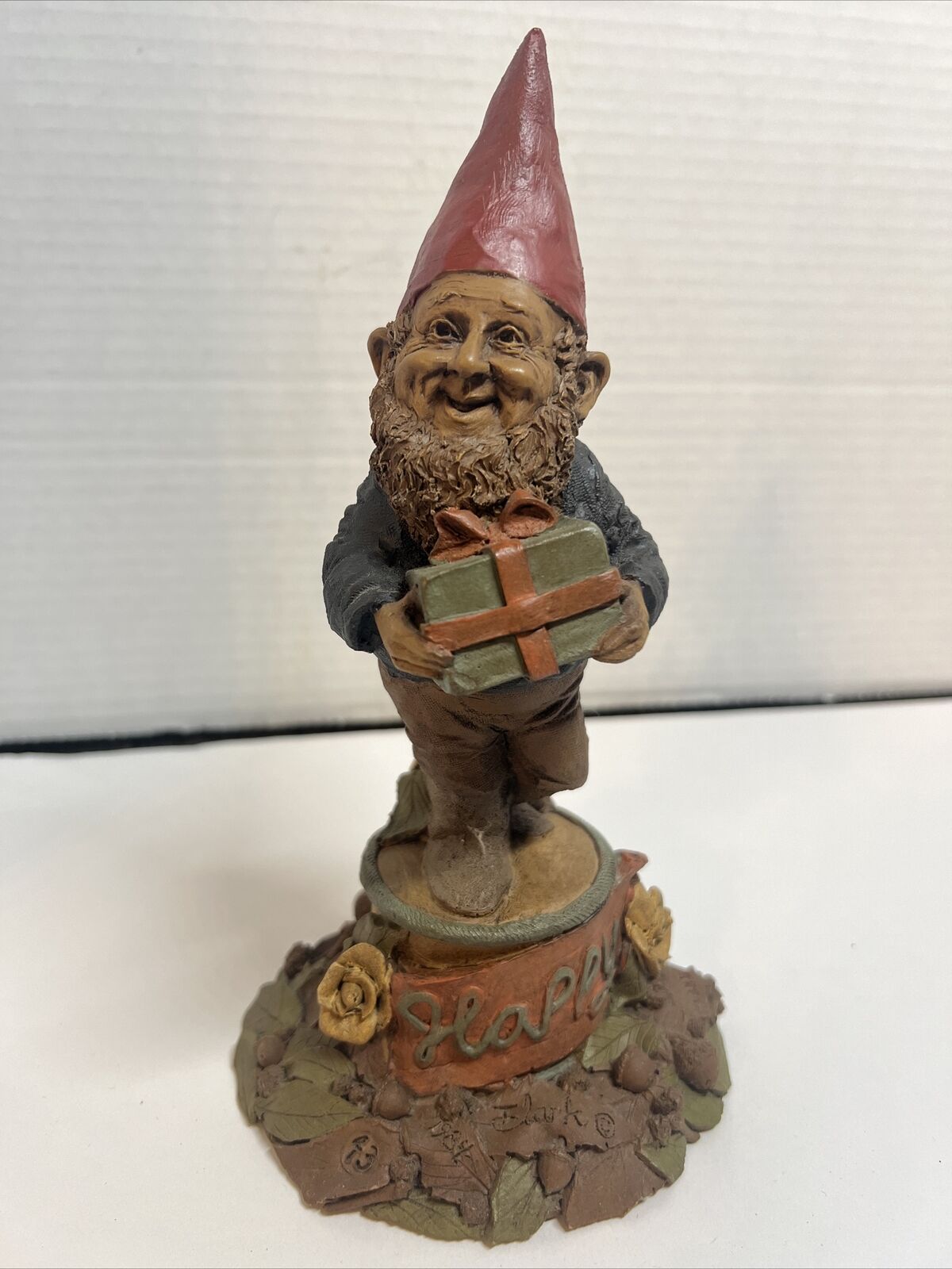 Tom Clark Signed Gnome Figurine Sculpture Happy Carrying Gift (B-1)