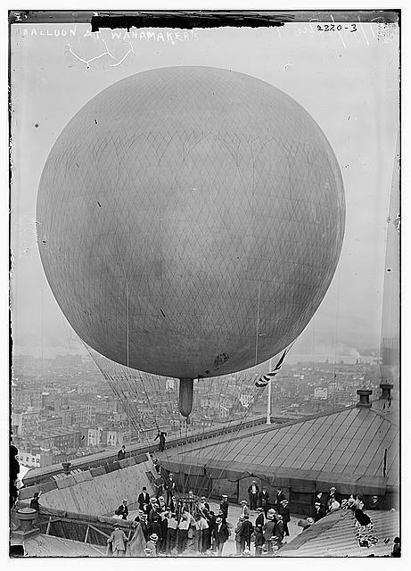 Photo:1911 Balloon at Wanamakers,hydrogen balloon,John Wanamaker