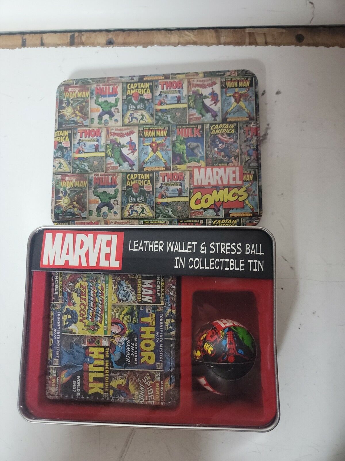 Marvel Comics Bi-fold Leather Wallet & Stress Ball in Collector Tin NEW