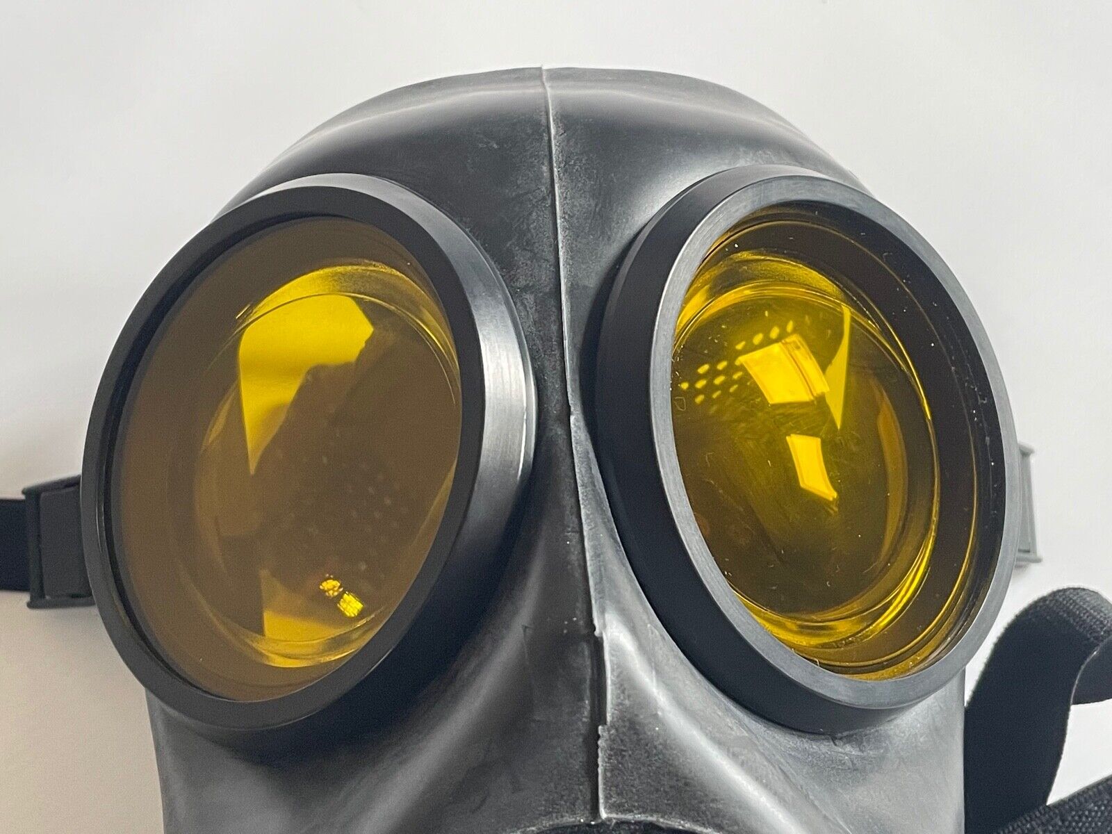 FM12 GAS MASK OUTSERTS GENUINE  YELLOW RUBBER LENSES (GAS MASK NOT INCLUDED) 
