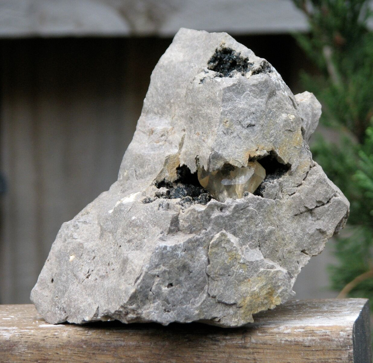 Herkimer Diamond Crystal In Natural Rock Formation 1.07 KG Collectors Item