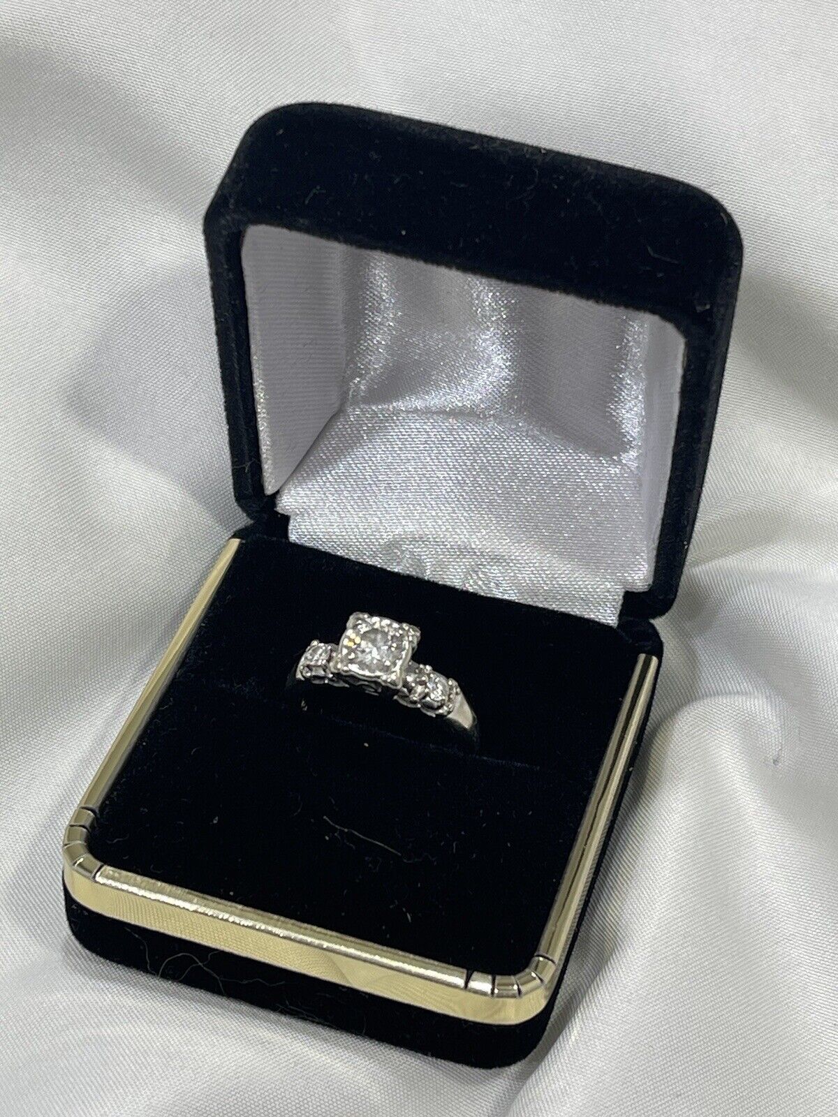 Vintage 14kt White Gold Natural Diamond Engagement/Wedding Ring Sz: 7 - c1950