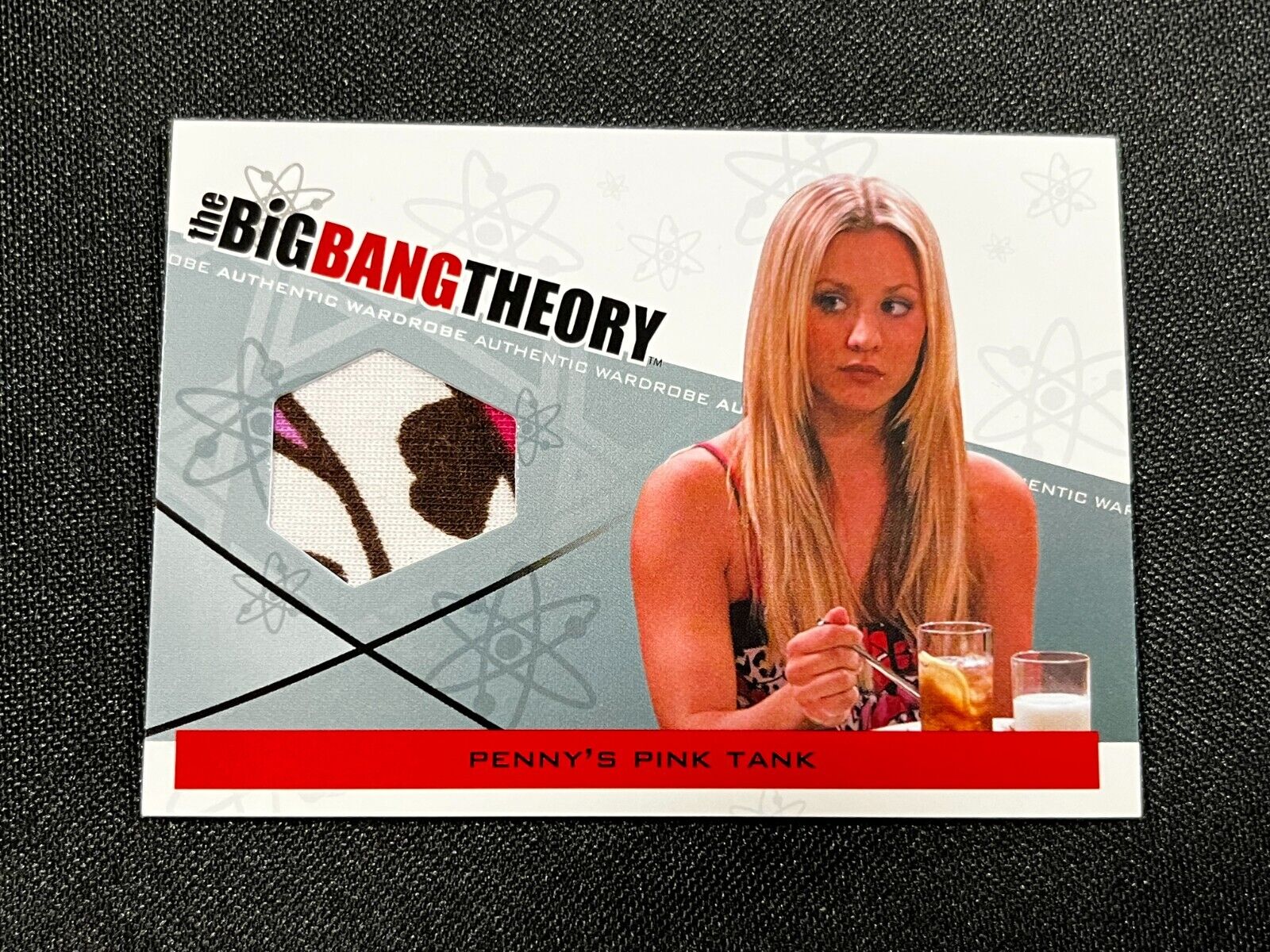 2012 CRYPTOZOIC BIG BANG THEORY KALEY PENNY'S PINK TANK #M-26 PATCH CARD (AA)