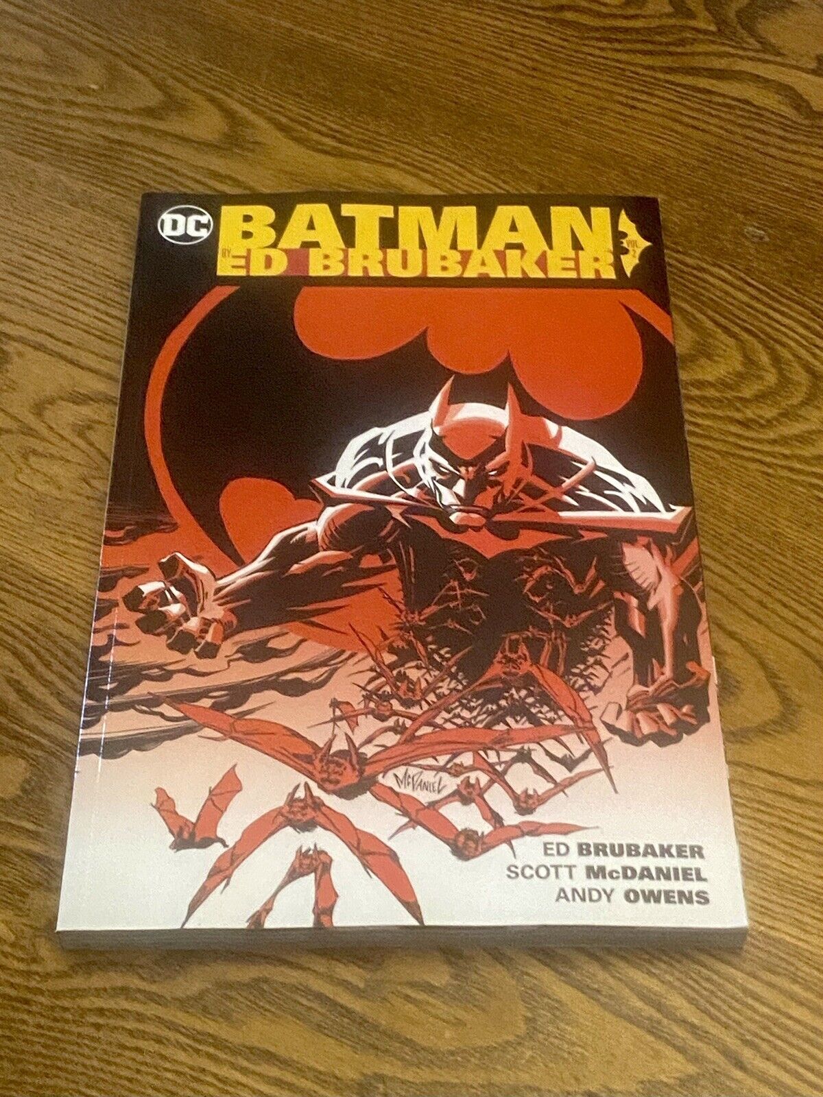 BATMAN by Ed Brubaker Vol 2, 2016. Paperback DC Comics