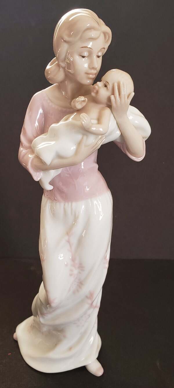 RARE The Valencia Collection Roman Inc Mother And Newborn Baby Porcelain Figurin