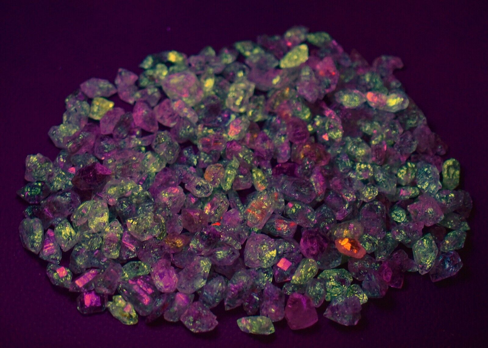 180 GM Unusual Fluorescent Double Terminated Petroleum Diamond Quartz Crystals