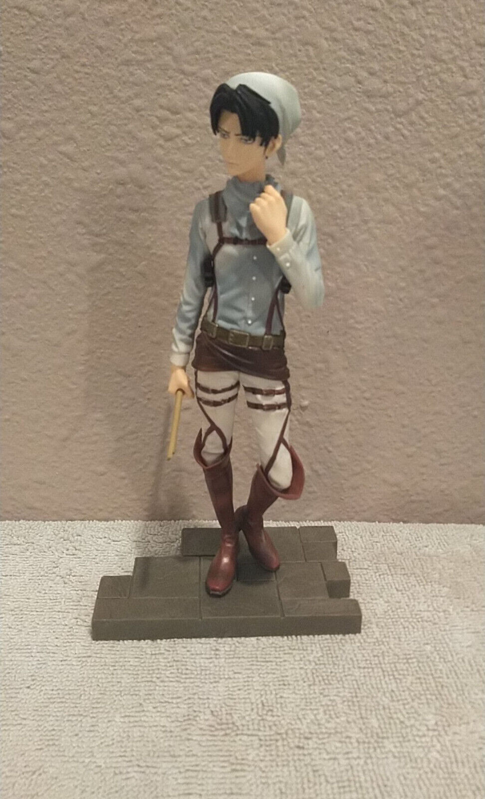 Banpresto Attack on Titan Levi DXF Figure (Loose and missing the mop head)