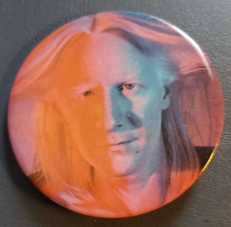 JOHNNY WINTER 1970s Pin BUTTON Pinback \