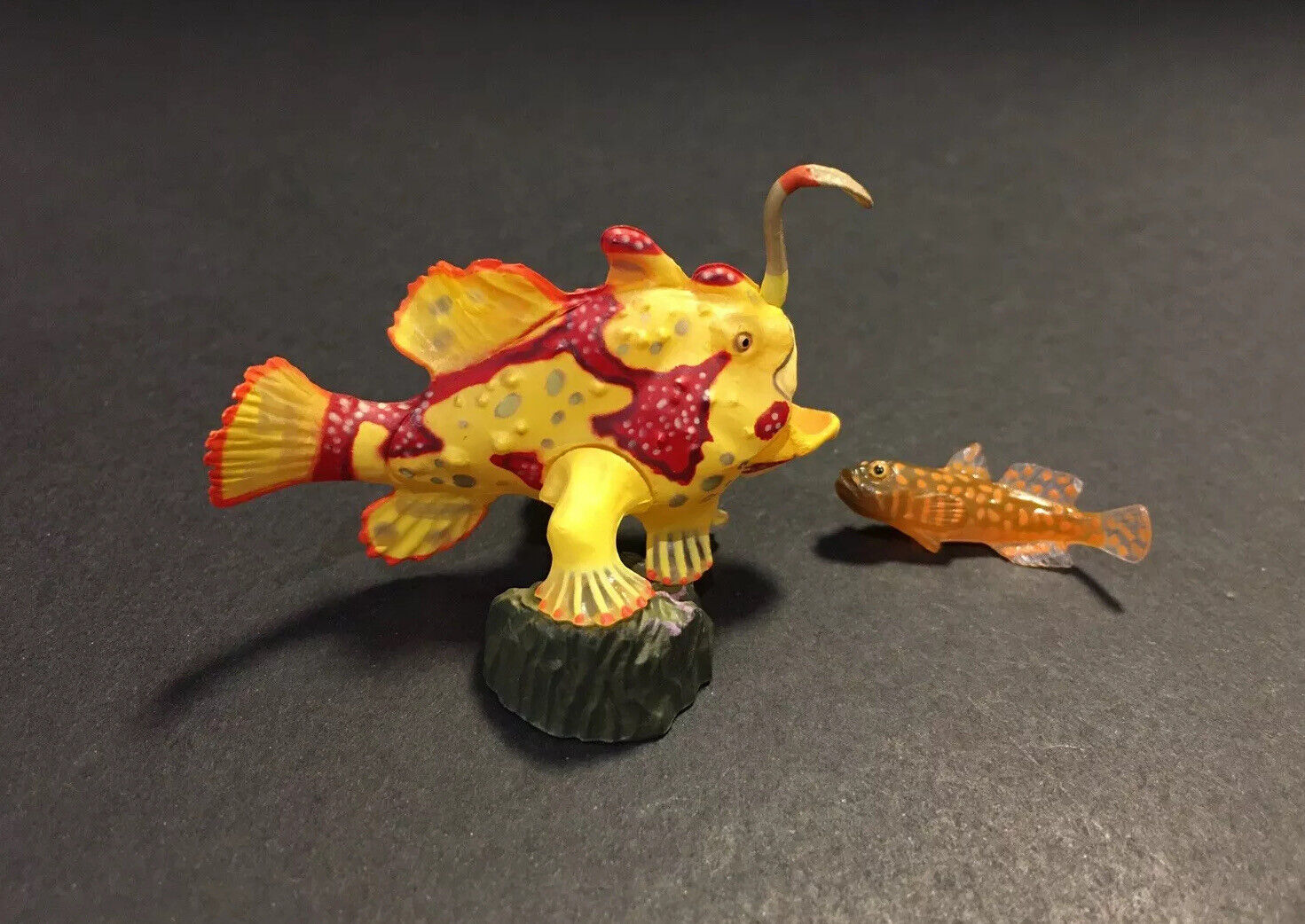 Kaiyodo Choco Q Animatales Amazing Animals Frogfish Yellow Figure B