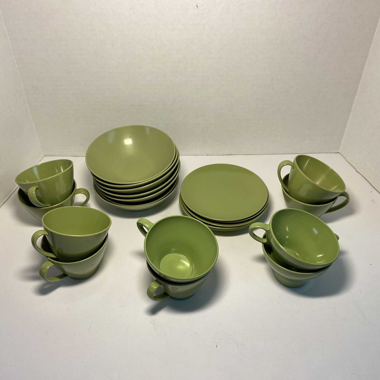 Vtg Avocado Green 7 Bowls/10 Tea Cups/7 Butter Plates, Unbranded/Lenotex