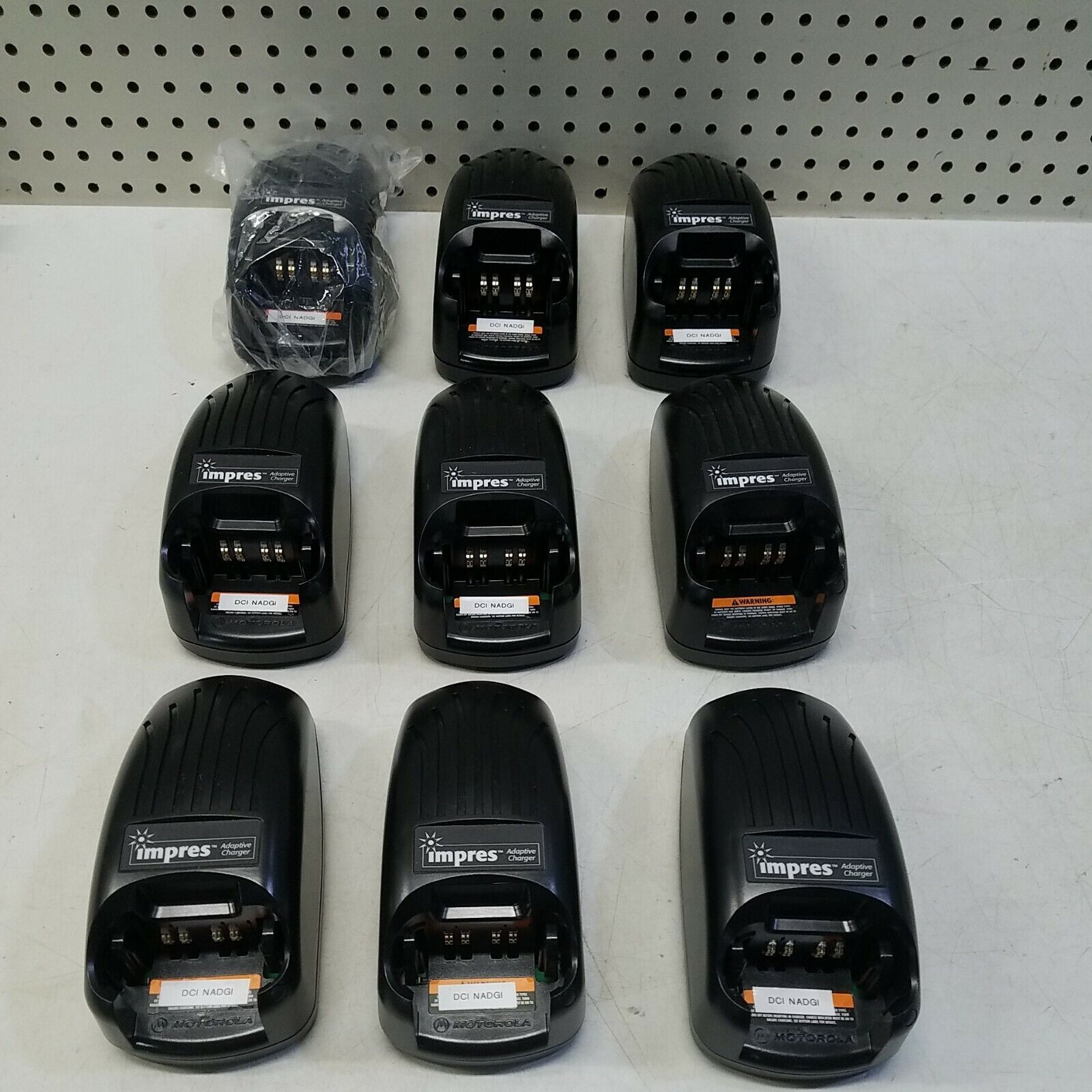 Motorola Impres WPLN4114AR Single Battery Charger LOT OF 9 TURNS ON UNTESTED 