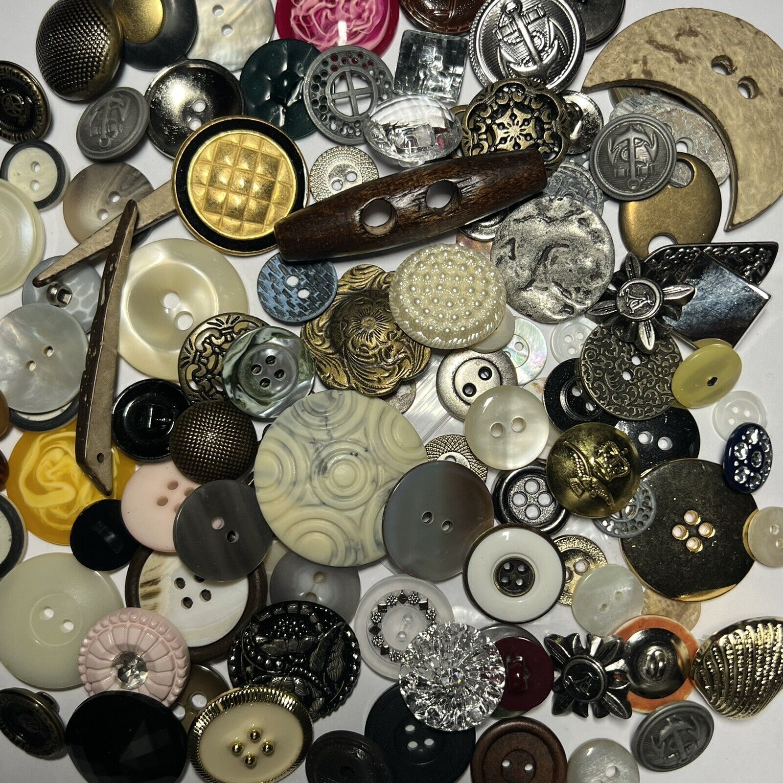 New VIP PREMIUM MIX 100 Vintage-Old-New Mixed Lot ONLY BEST Quality  Buttons