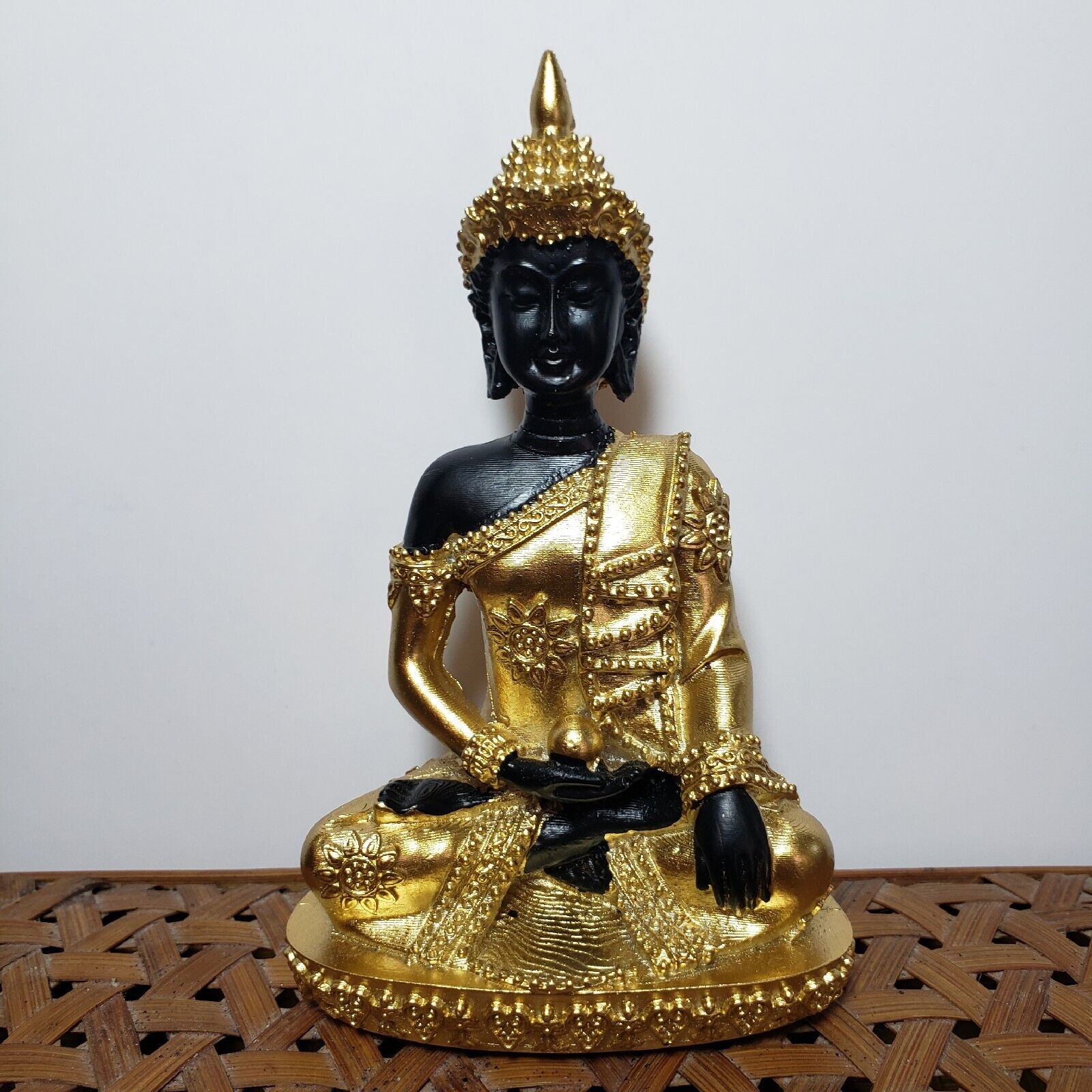 Thai Buddha Meditation Zen Sitting Lotus Peace Statue Hindu Yoga Figurine
