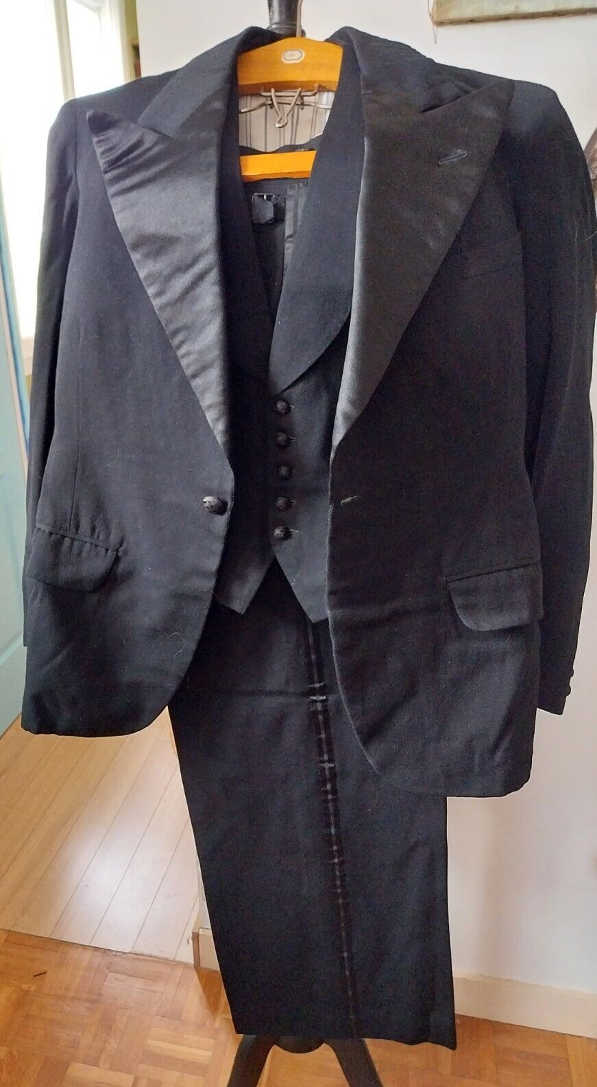 Antique 3 Piece Set.  T36. Vest jacket pants in perfect condition.