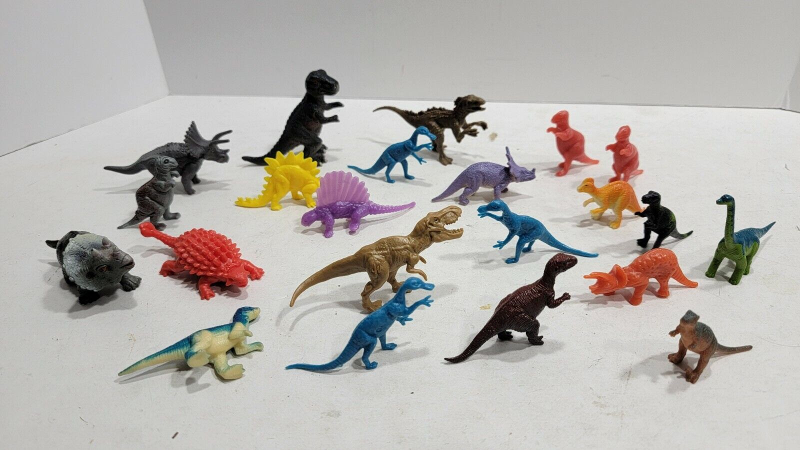 Miniatures Lot of 22 Dinosaur Prehistoric Figures Multi Species 