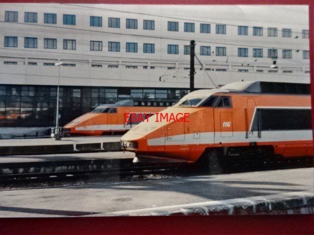 PHOTO  FRANCE TGV CLASS 33000 LOCO 33013 & 33014 AT PARIS GARE DE 14/2/85