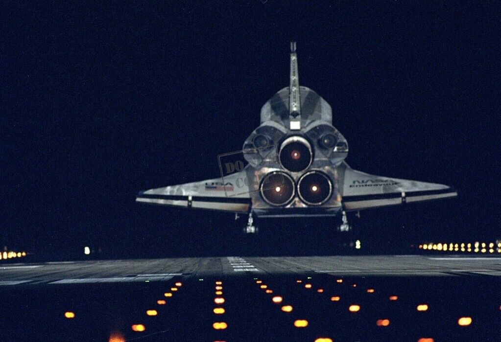 STS-72 Landing Space Shuttle orbiter Endeavour 8X12 PHOTOGRAPH
