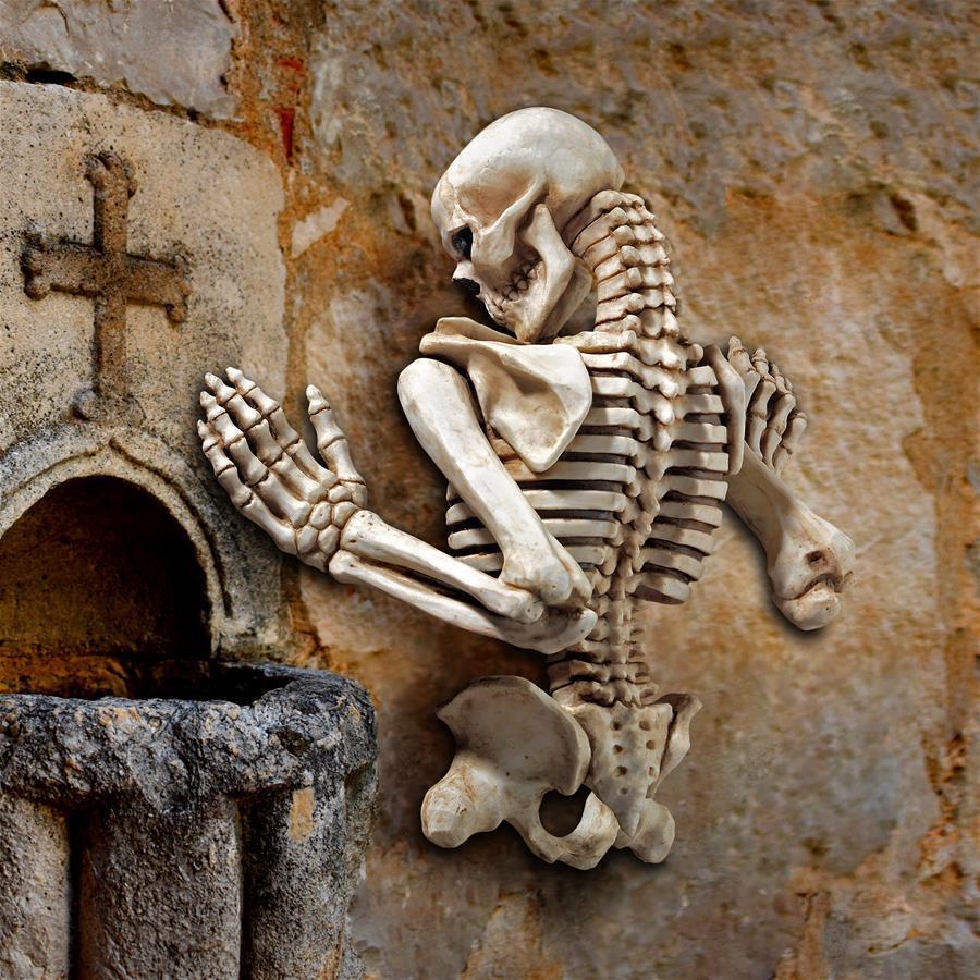 Barebone Nightmare Grave Crawler Skeleton Corpse Wall Crawler Halloween Decor