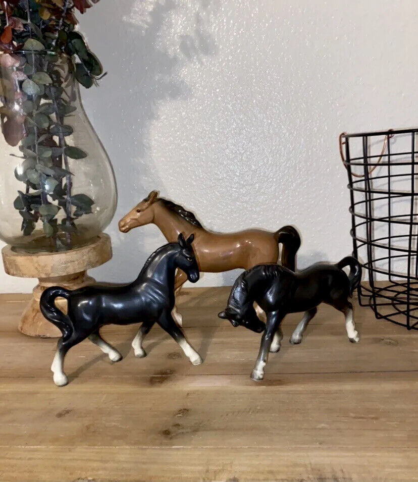 (3) Vintage Victoria Ceramics Japan Horse figurine, Wonderful condition