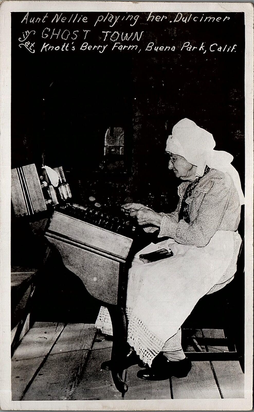 1951 BUENA PARK CA KNOTT'S BERRY FARM AUNT NELLIE DULCIMER RPPC POSTCARD 36-195