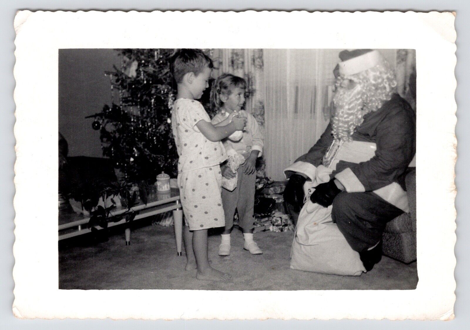 c1940s-50s MCM Christmas~Santa Giving Out Presents~Siblings~Vintage B&W Photo