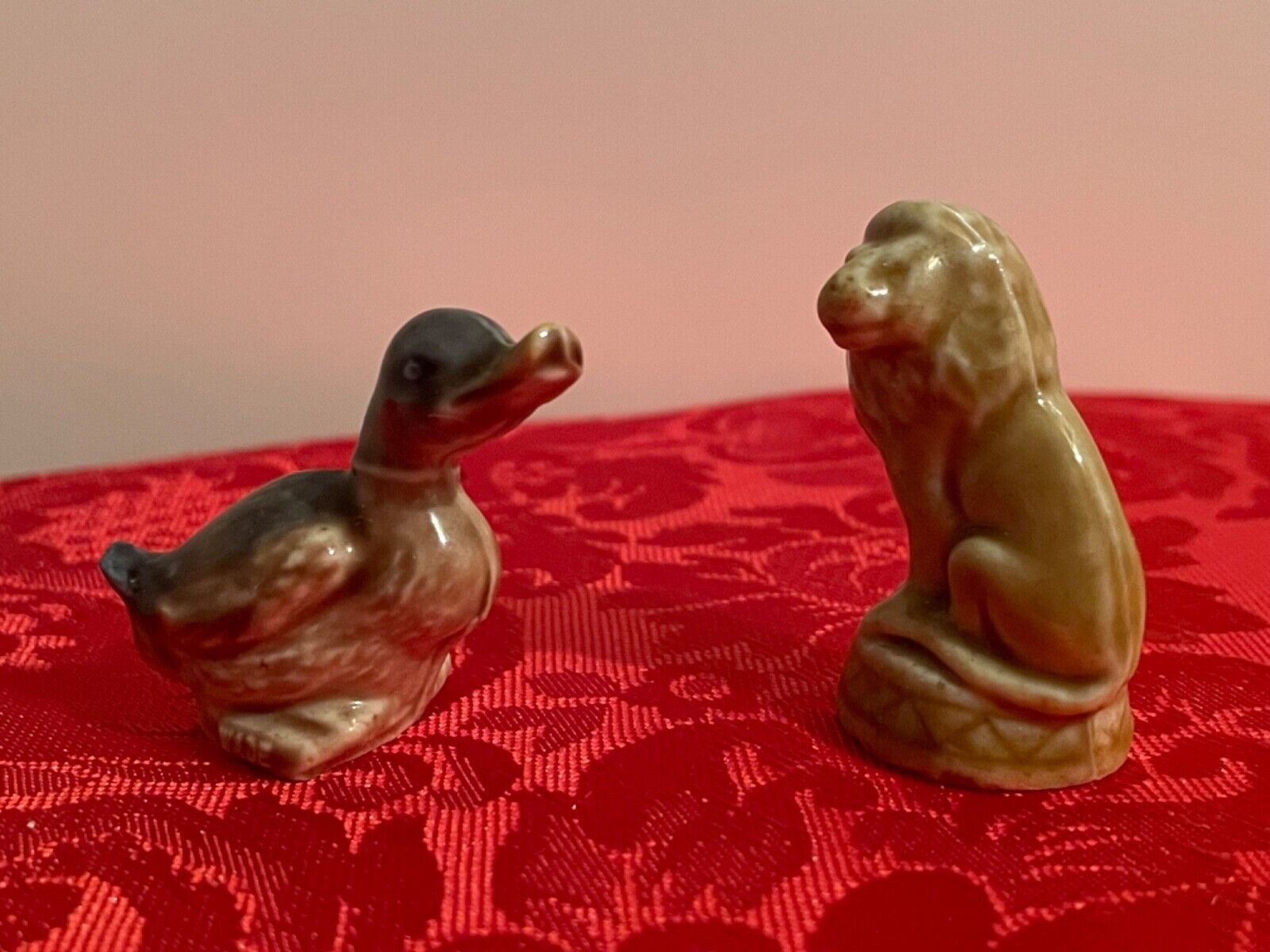 Figurines Small Duck and Lion Polished Porcelain carved figurines