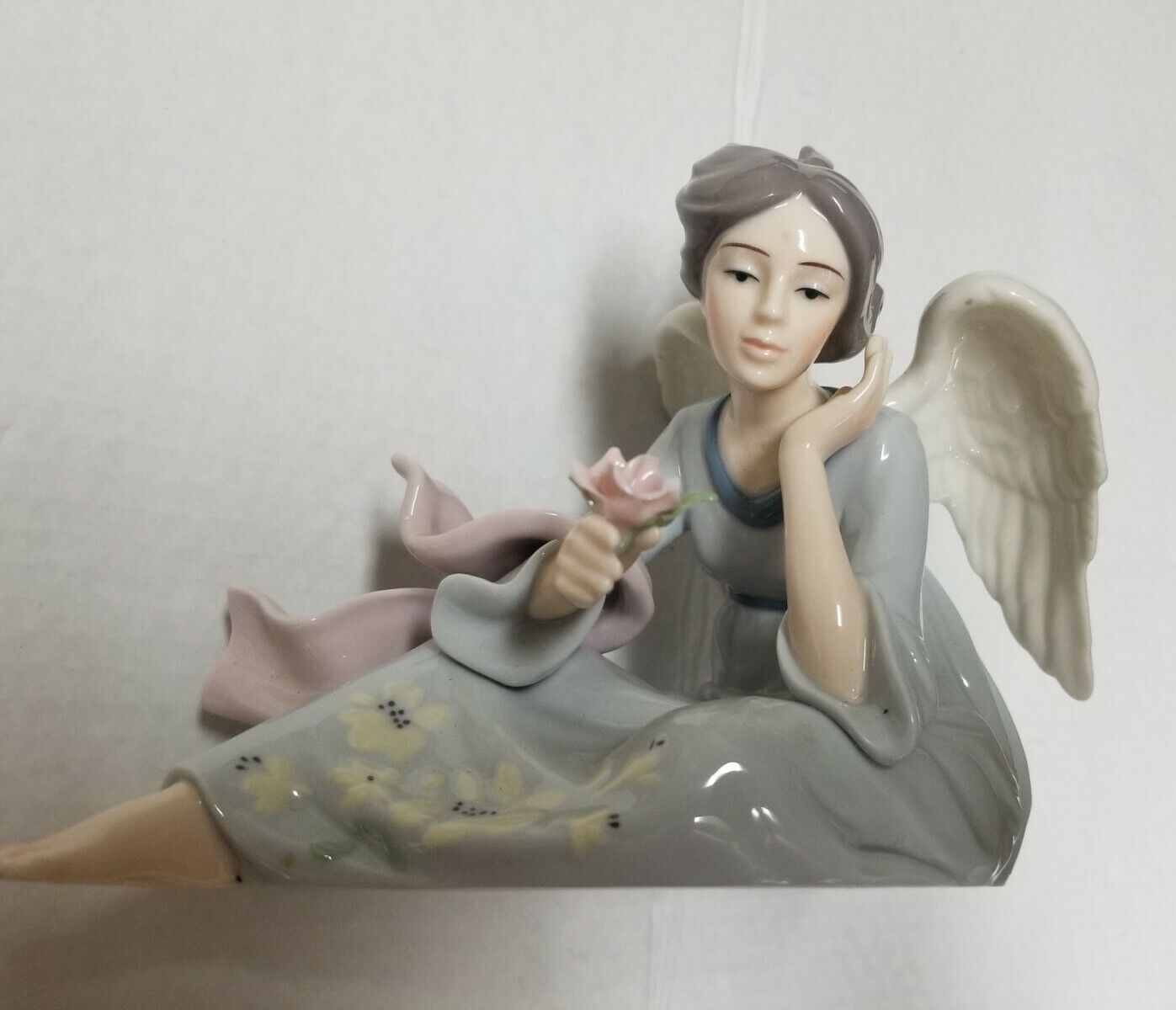 Porcelain Resting Angel Figurine Beautiful/Exquisite Detail
