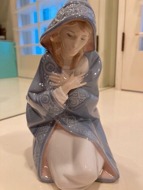 Bargain Price on New LLADRO Collectibles Mary Nativity Porcelain Figurine-II