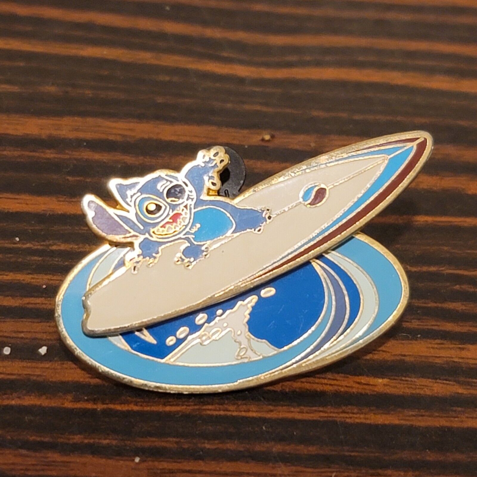 Disney Pin Lilo & Stitch Surfing the Wave 3D 2003 Official Pin Trading