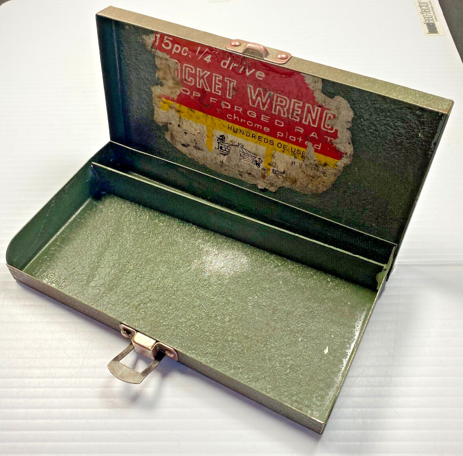 Vintage Green Metal Toolbox 7-1/2\