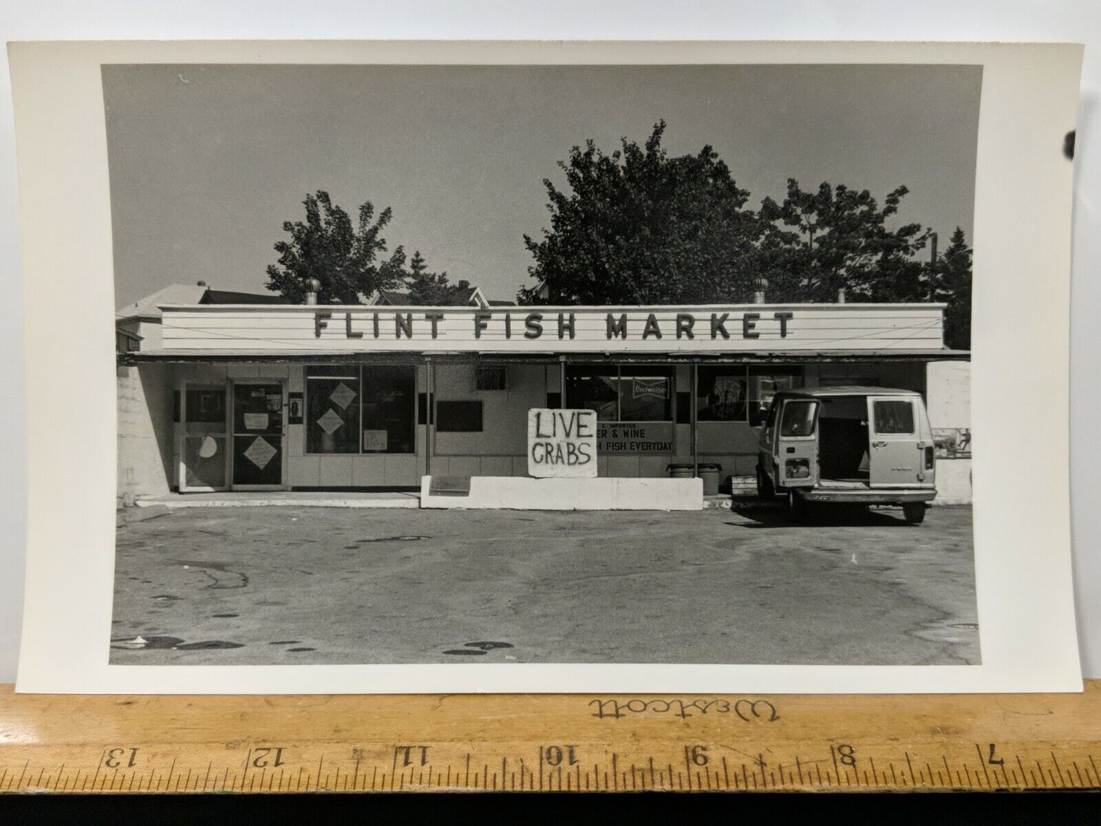 1X Classic 5X8 Photo Photograph FLINT Fish Market Live Crabs Ford Budweiser