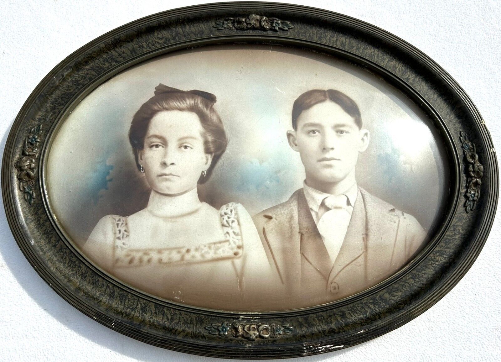 Circa 1900's Bubble Glass/Convex Picture Frame w/ Photo of Couple - 22.75