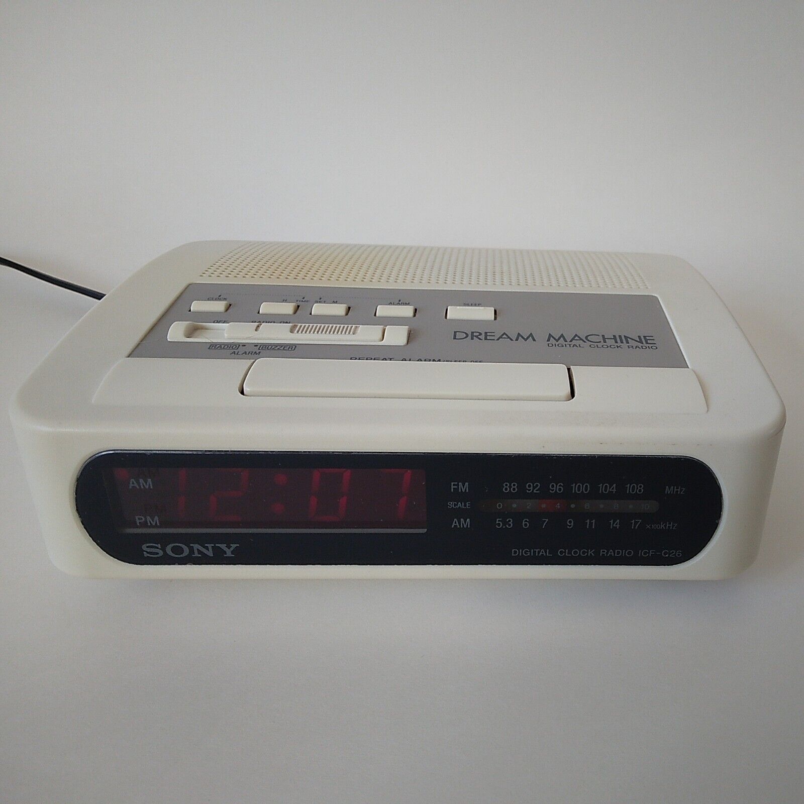 Sony Dream Machine ICF-C26 White Alarm Clock-AM/FM-Corded/Batt Bkup-Tested Works