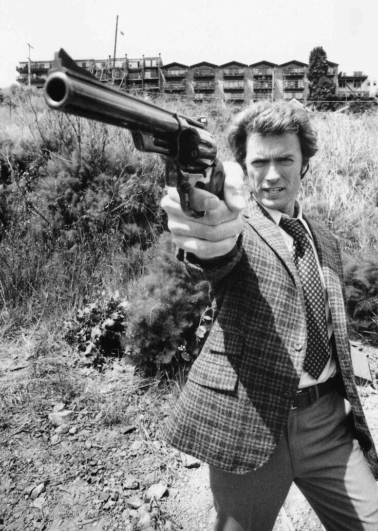 Clint Eastwood Dirty Harry    8x10 Glossy Photo