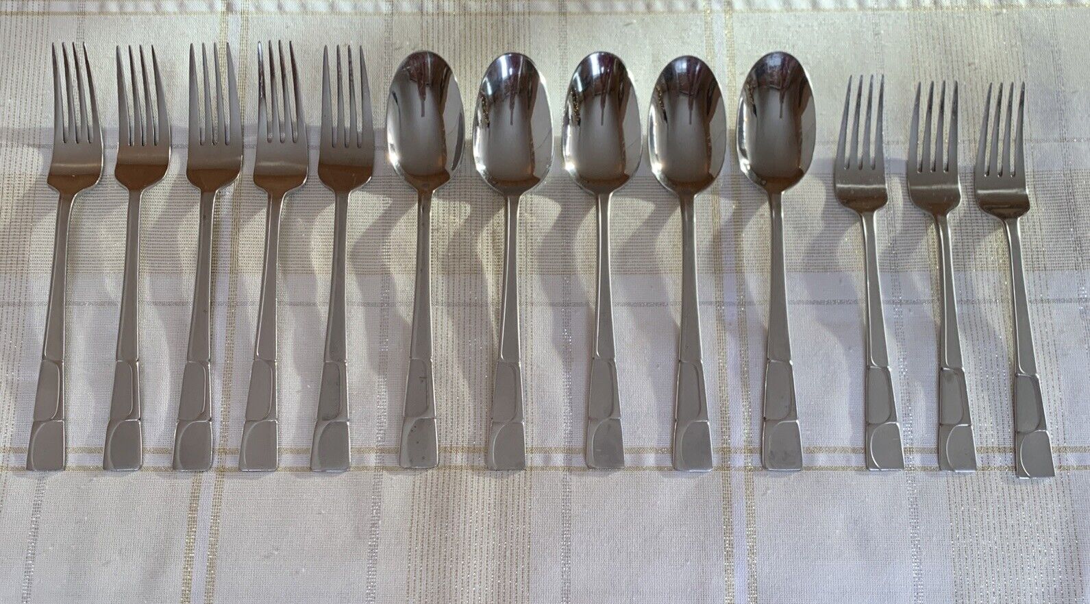 RIVER FROSTED  Hampton Silversmiths Flatware 13 Pcs Signature Stainless HSVRIF