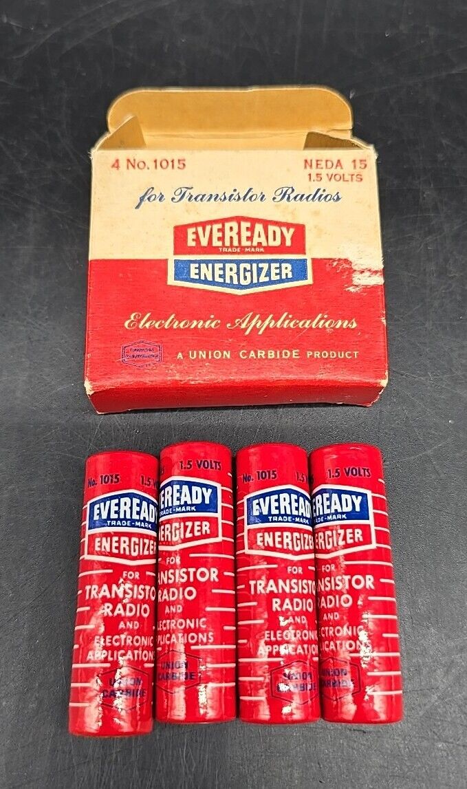 Vintage Set of 4 Eveready Energizer Batteries With Original Box 