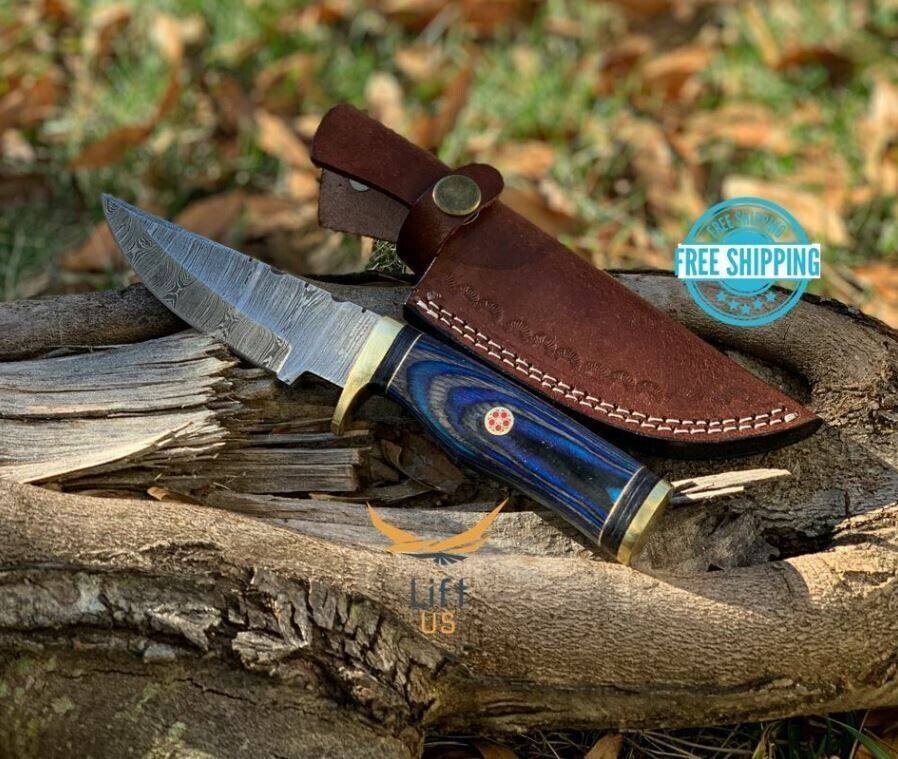 Custom HAND FORGED DAMASCUS STEEL HUNTING KNIFE Natural Wood Brass Guard Handle