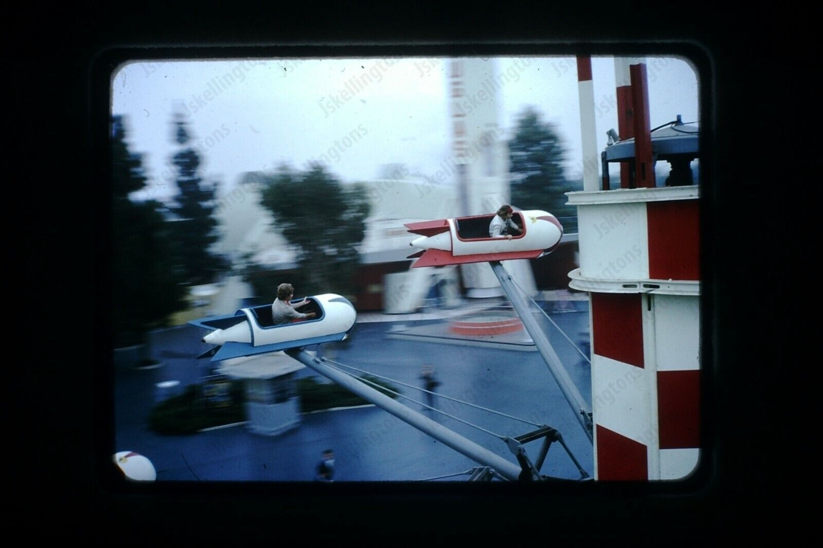 1964 candid of rocket ride attraction Original 35mm SLIDE Hj19