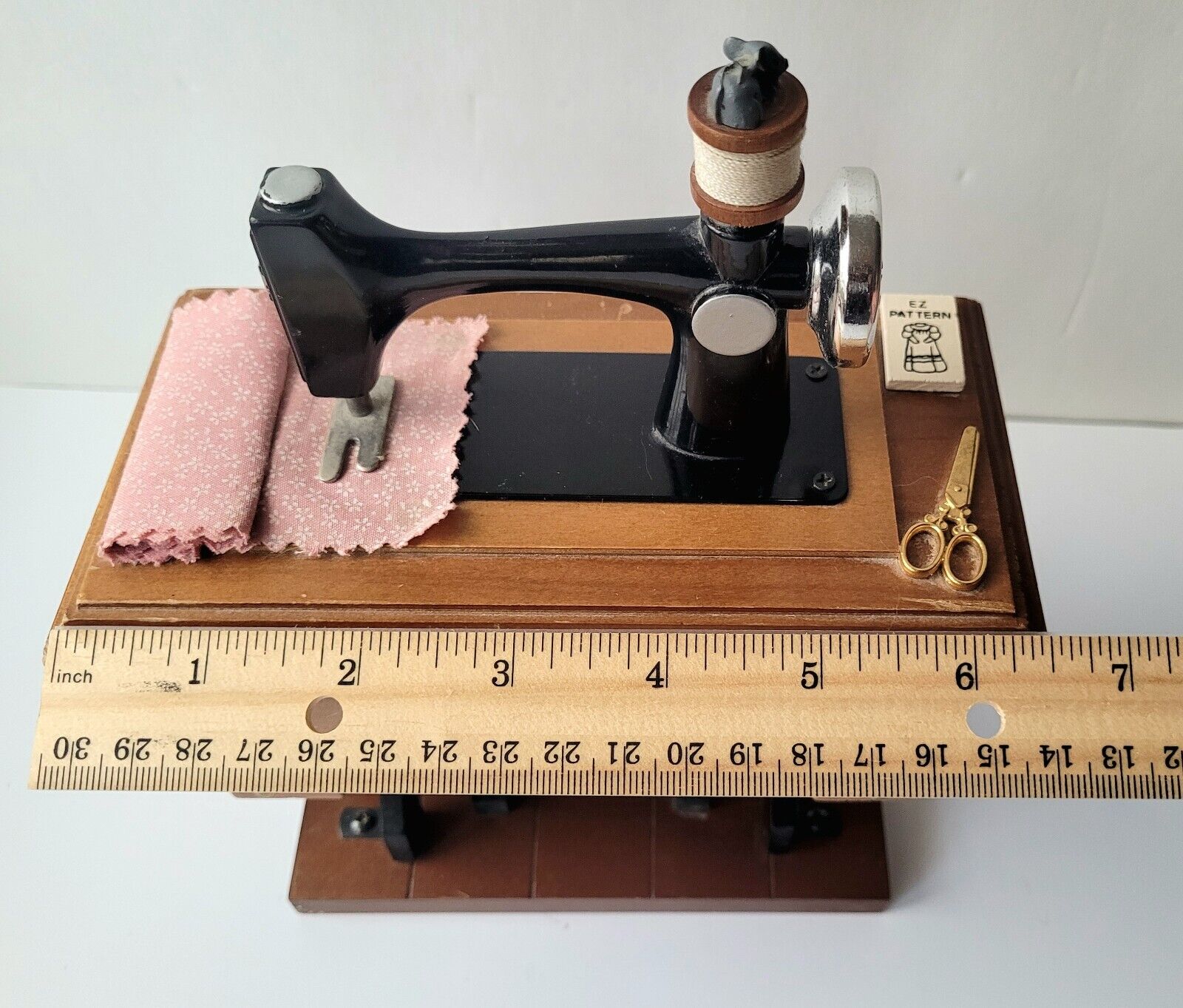VTG Berkely Designs Music Box Mini Sewing Machine Mouse Plays Buttons & Bows