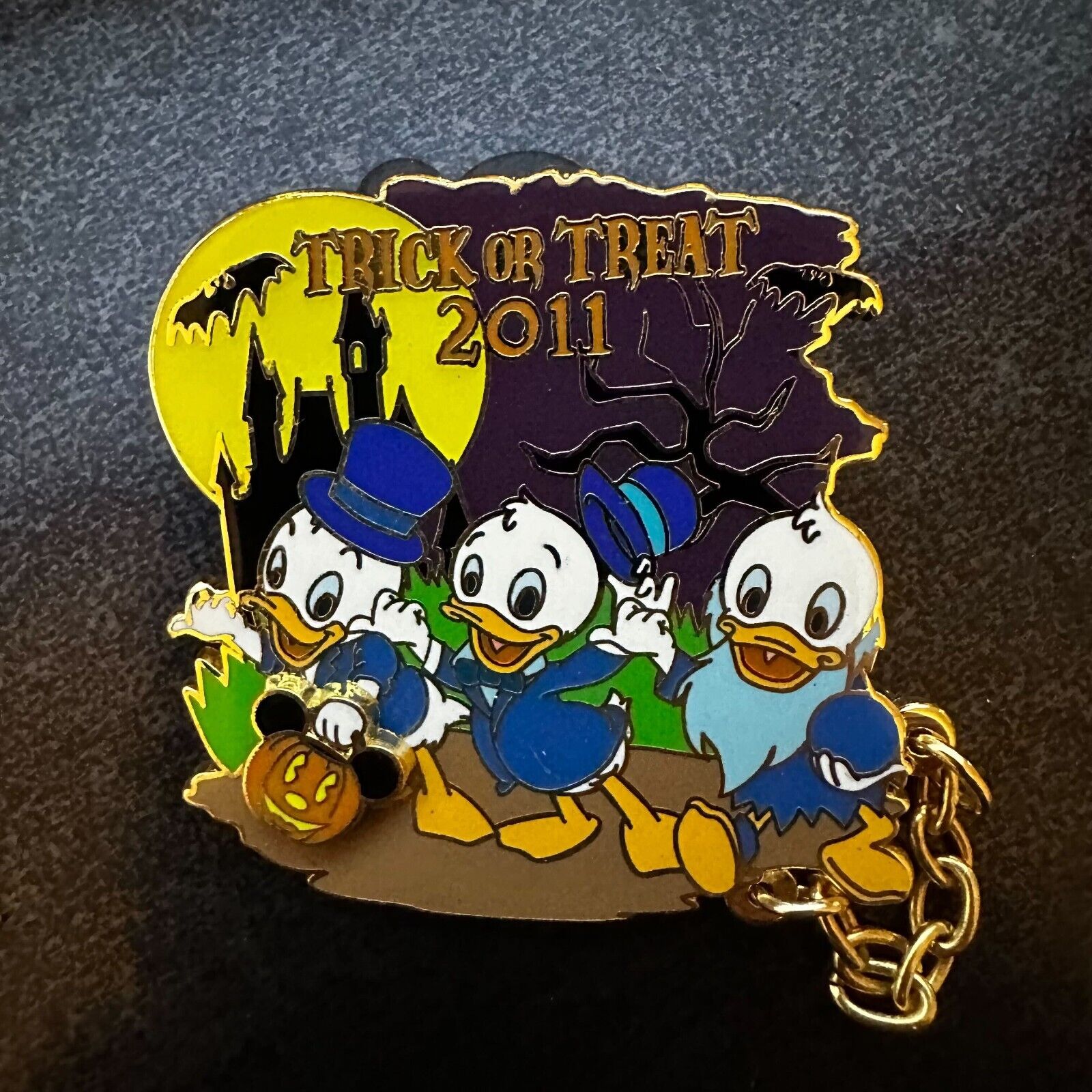 PP85909     Trick or Treat 2011 - Huey, Dewey, and Louie as Hitchhiking Ghosts