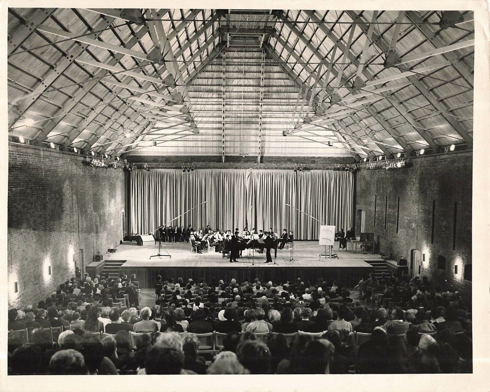 1970 Press Photo Acoustics Test Inside Rebuilt Maltings Concert Opera Hall fire